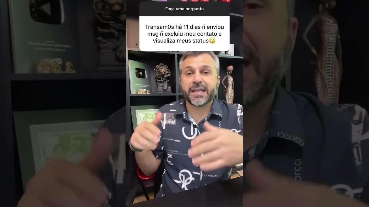 Ele não manda mensagem, não excluiu o contato e visualiza o status