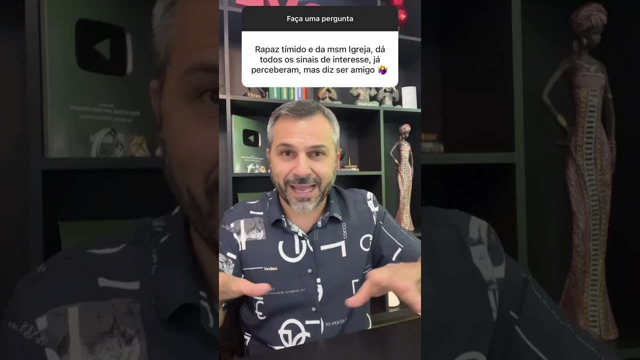 Dá todos os sinais de interesse, mas diz ser amigo